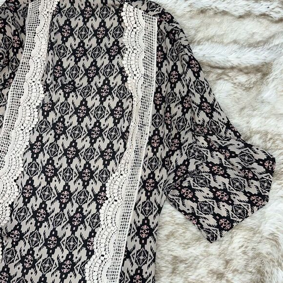 Xhilaration cream bohemian black and pink Aztec print shawl cardigan coverup | S - Picture 3 of 4
